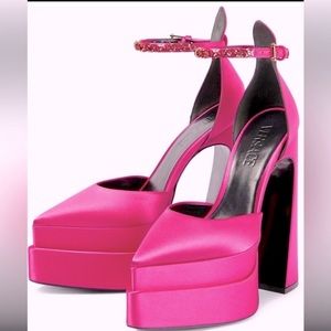 Versace Aevitas pointy platforn heels SOLD‼️‼️